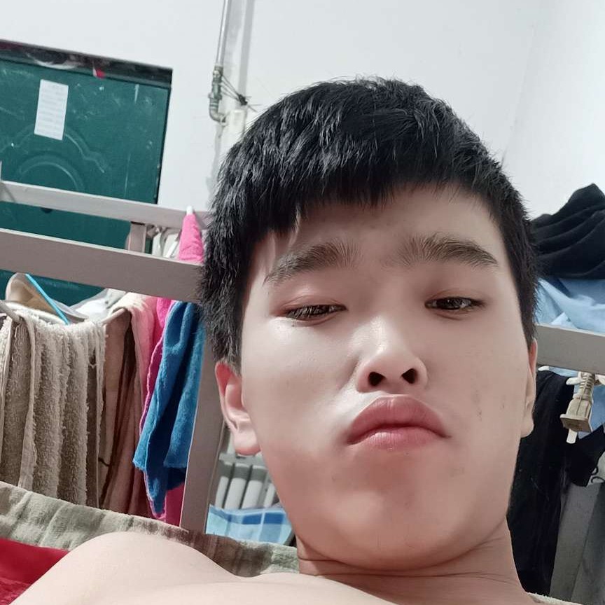 强健凝眸鸡翅的照片