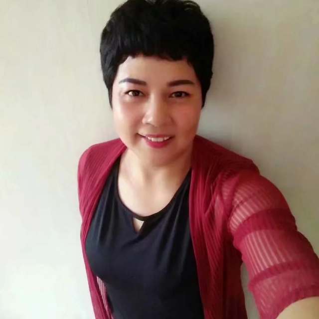 微笑放弃枫叶的照片