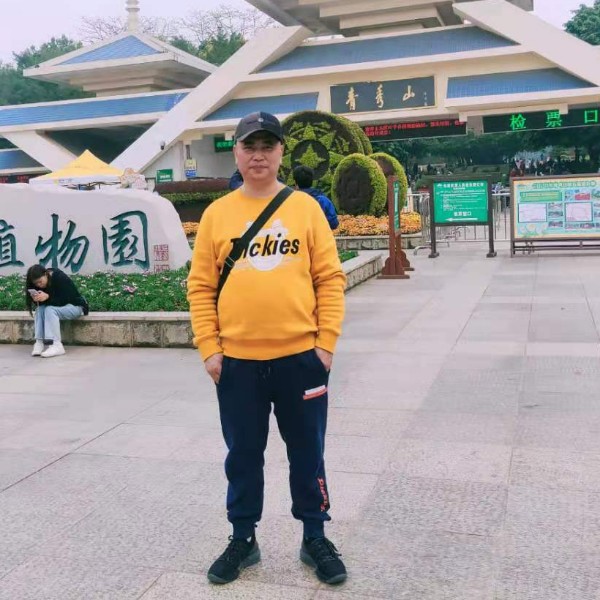 香菇拿闪闪的照片
