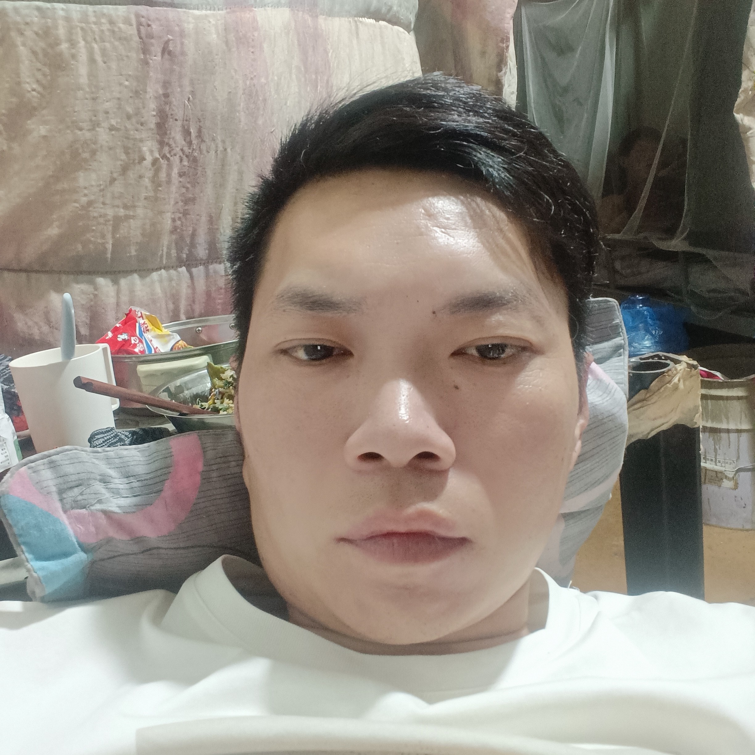 俏皮回眸跳跳糖的照片
