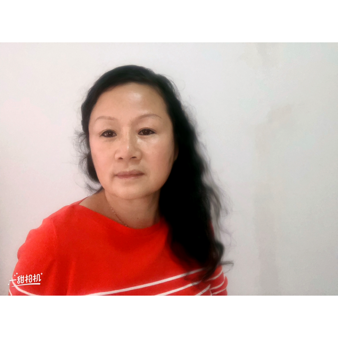 零碎打红酒的照片