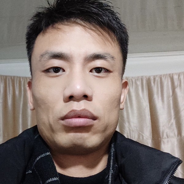 安静挽手画笔的照片