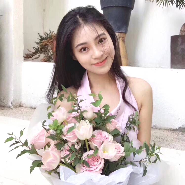 故意浅吻身影的照片