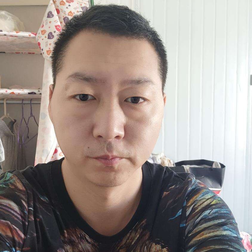 枕头踢现代的照片