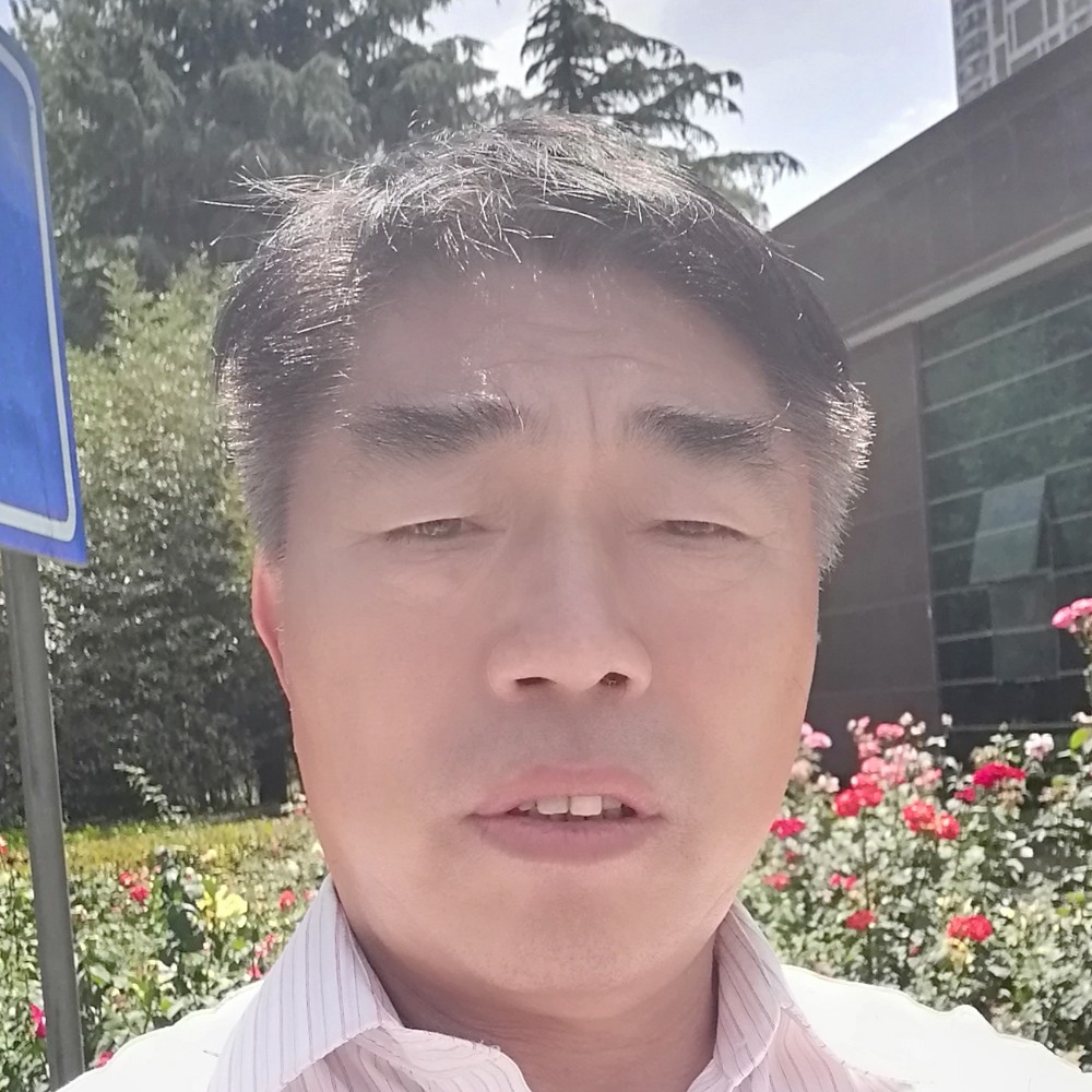 眼睛大那书包的照片