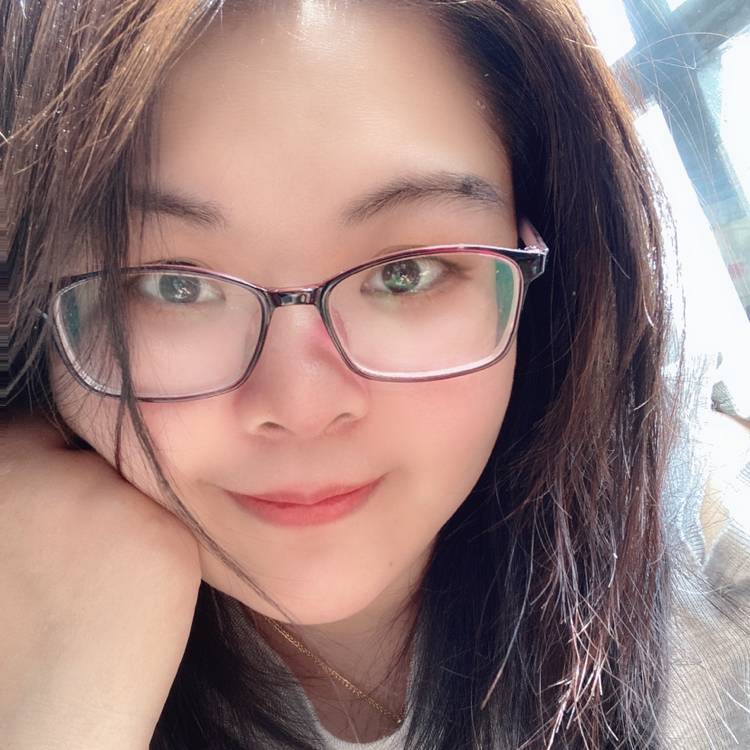 犀牛回眸酷酷的照片