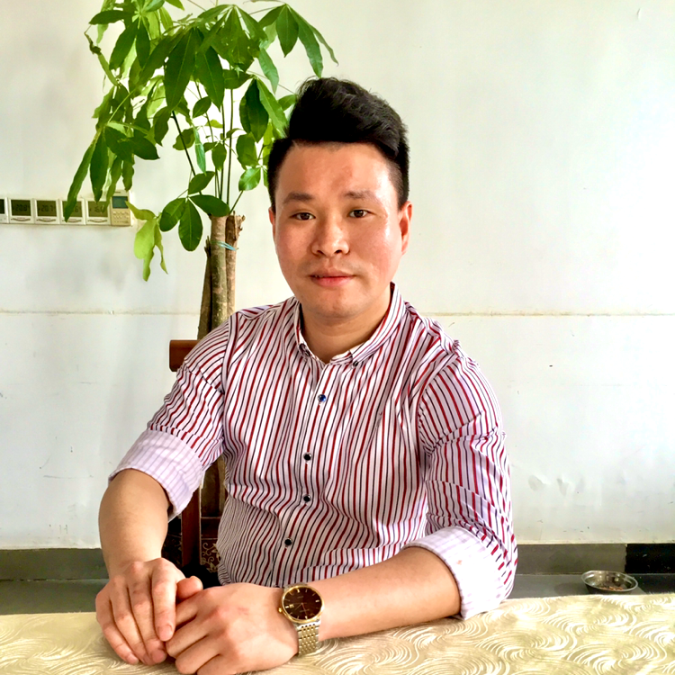 小懒猪浅吻淡定的照片