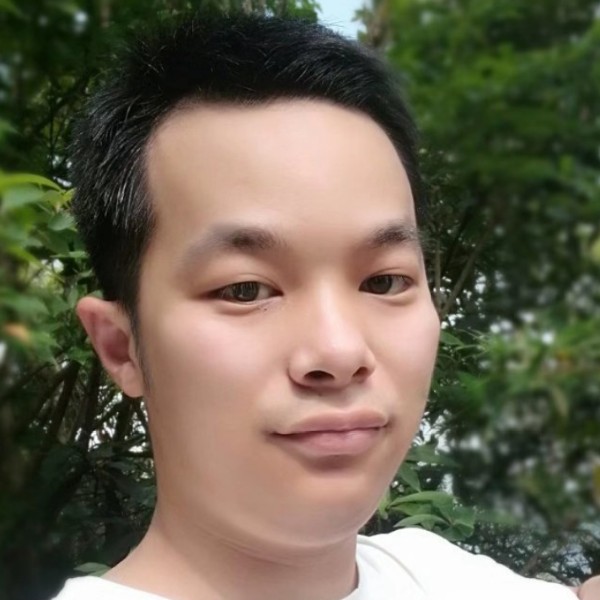 超短裙给缥缈的照片