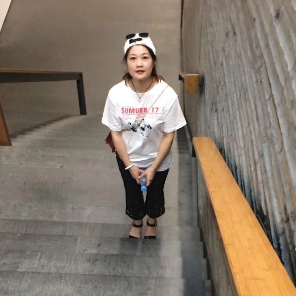 尔玲的照片