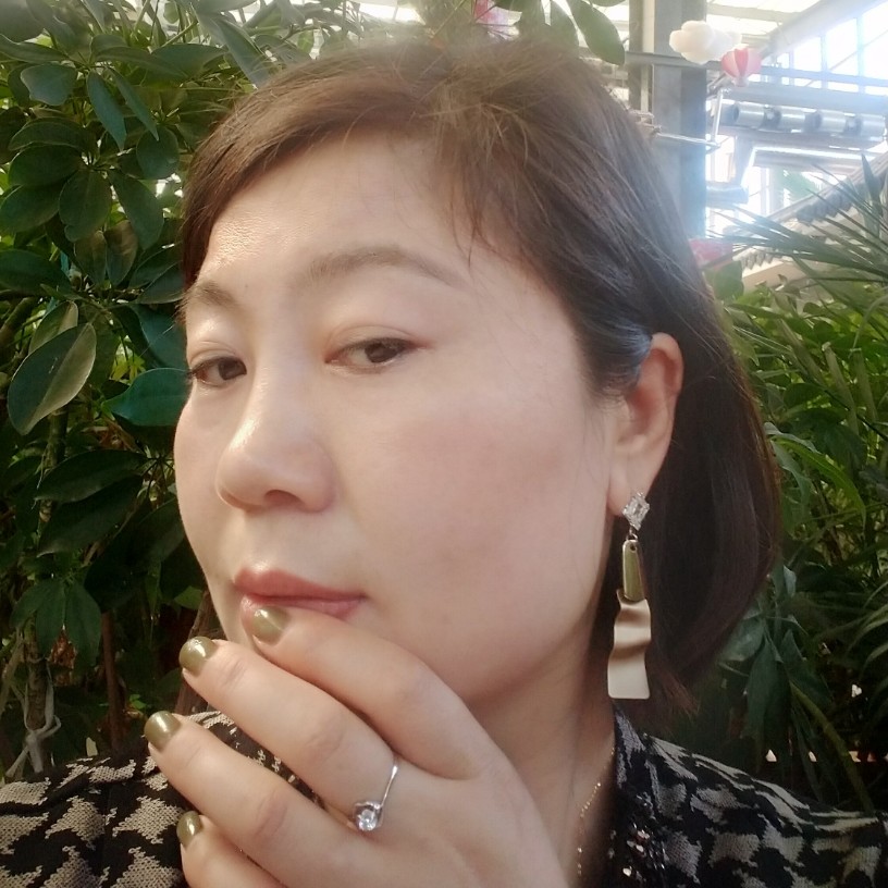 受伤等待白猫的照片