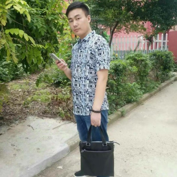 魁梧倾心战斗机的照片