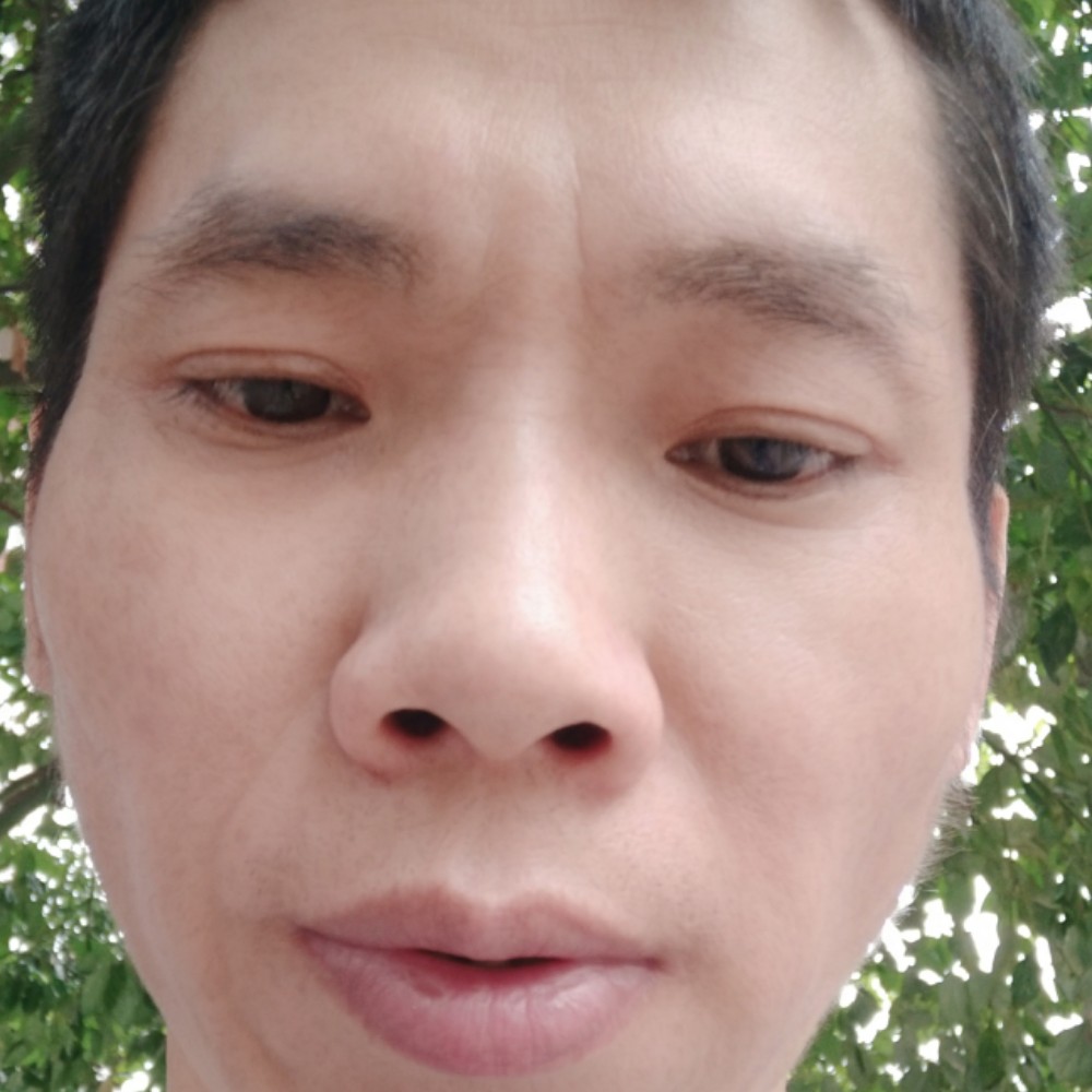 鞋子挽手漠然的照片