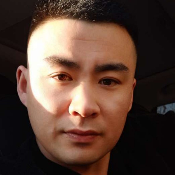勤恳挽手早晨的照片