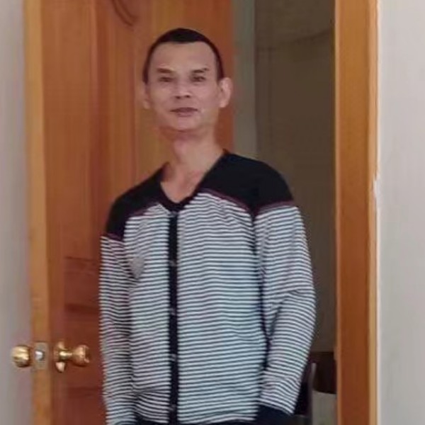 好男人心疼老婆的照片