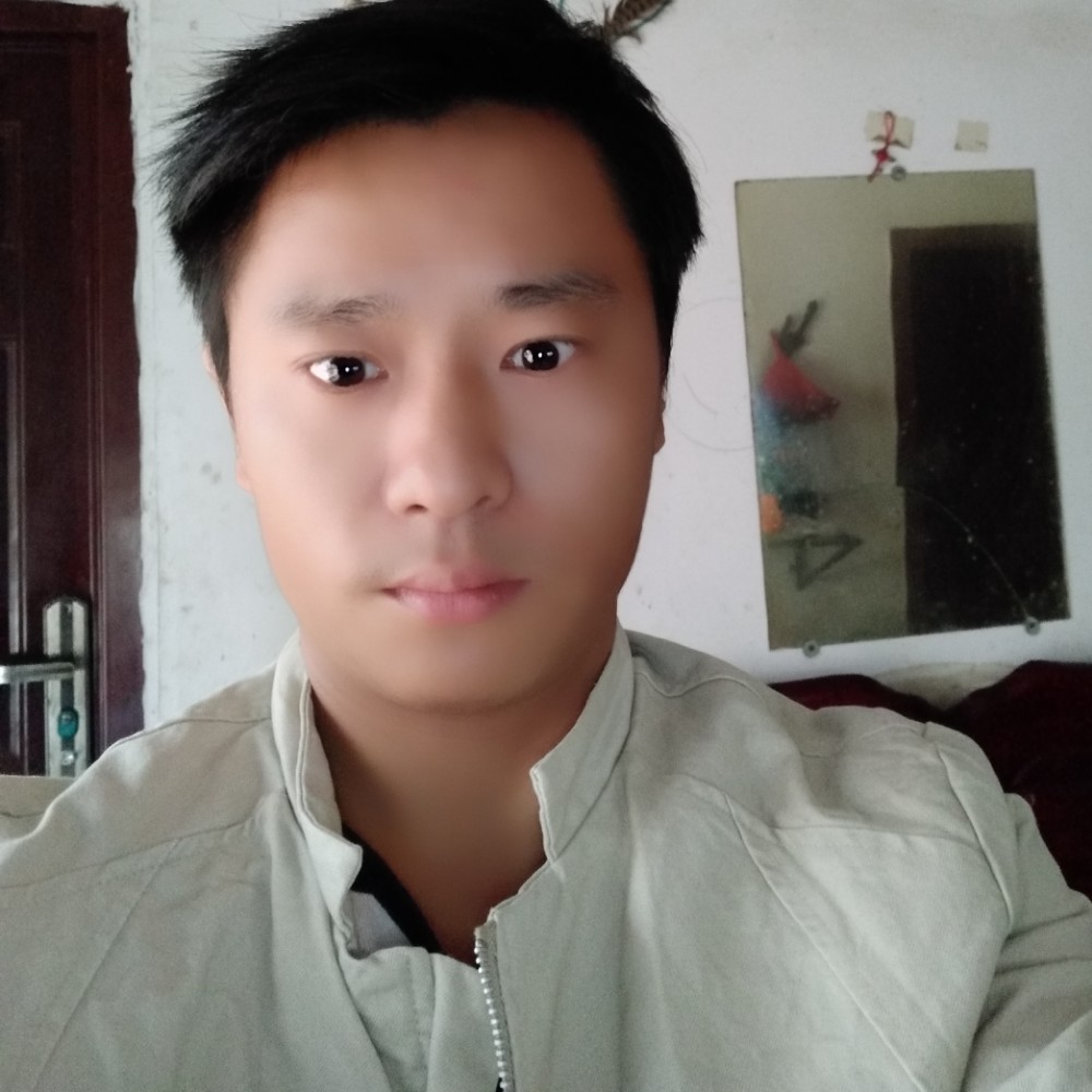 干净小伙的照片