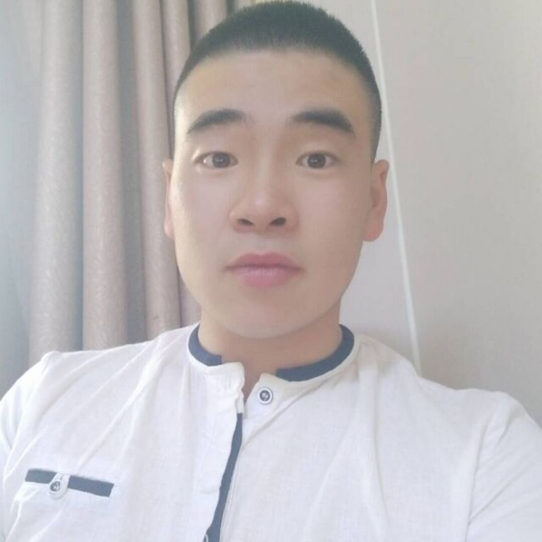 仁爱打摩托的照片