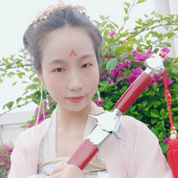 剑挑桃花落的照片