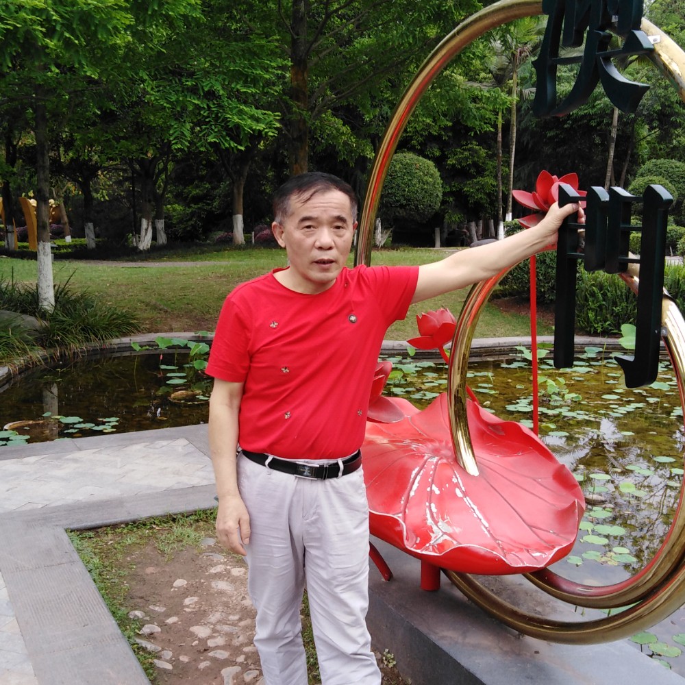 辉哥，好想有个她的照片