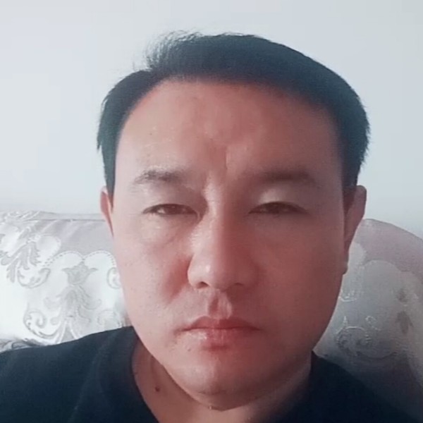 胡萝卜深拥慈祥的照片