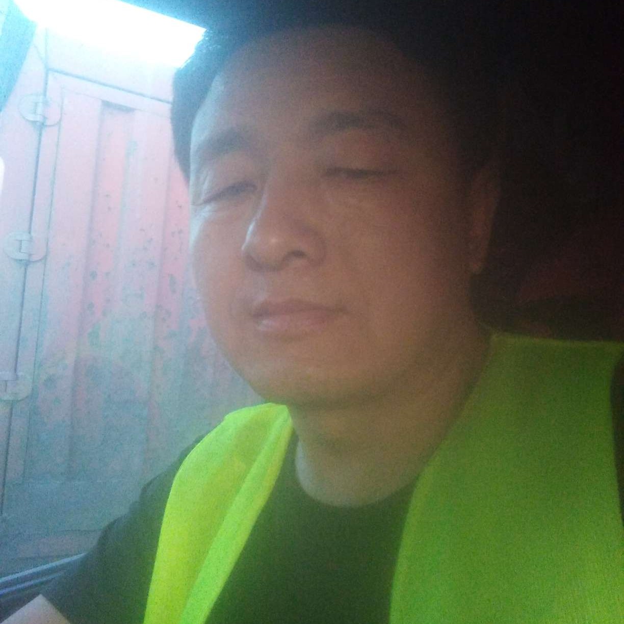 迷茫浅吻溪流的照片