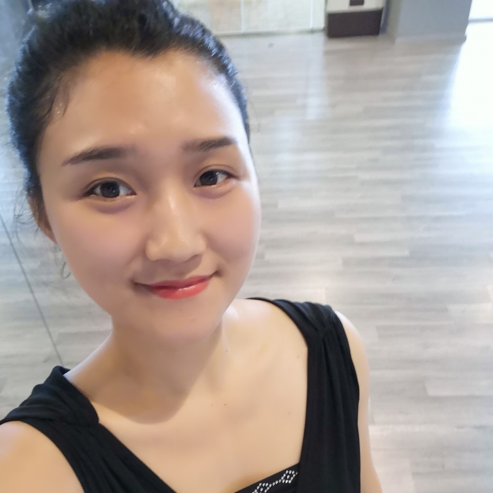 蓝天认真的照片