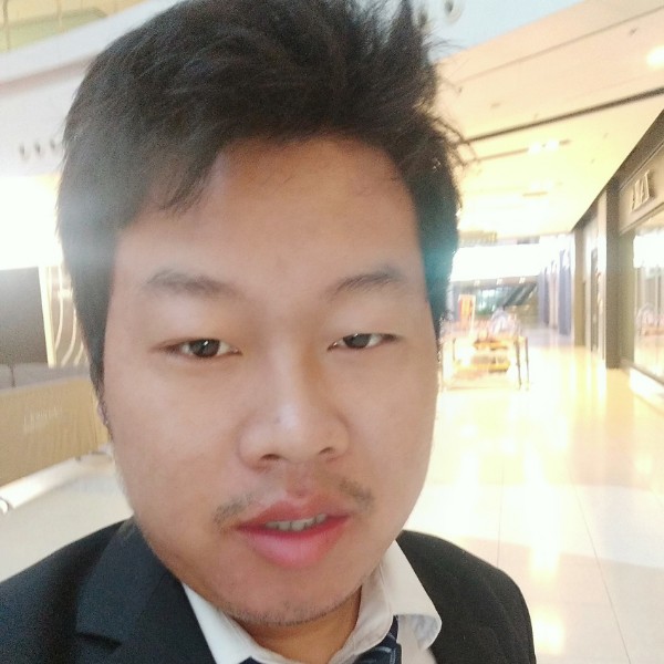 善良蹁跹微笑的照片