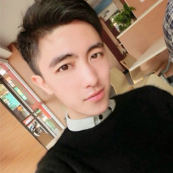 帅气说篮球的照片