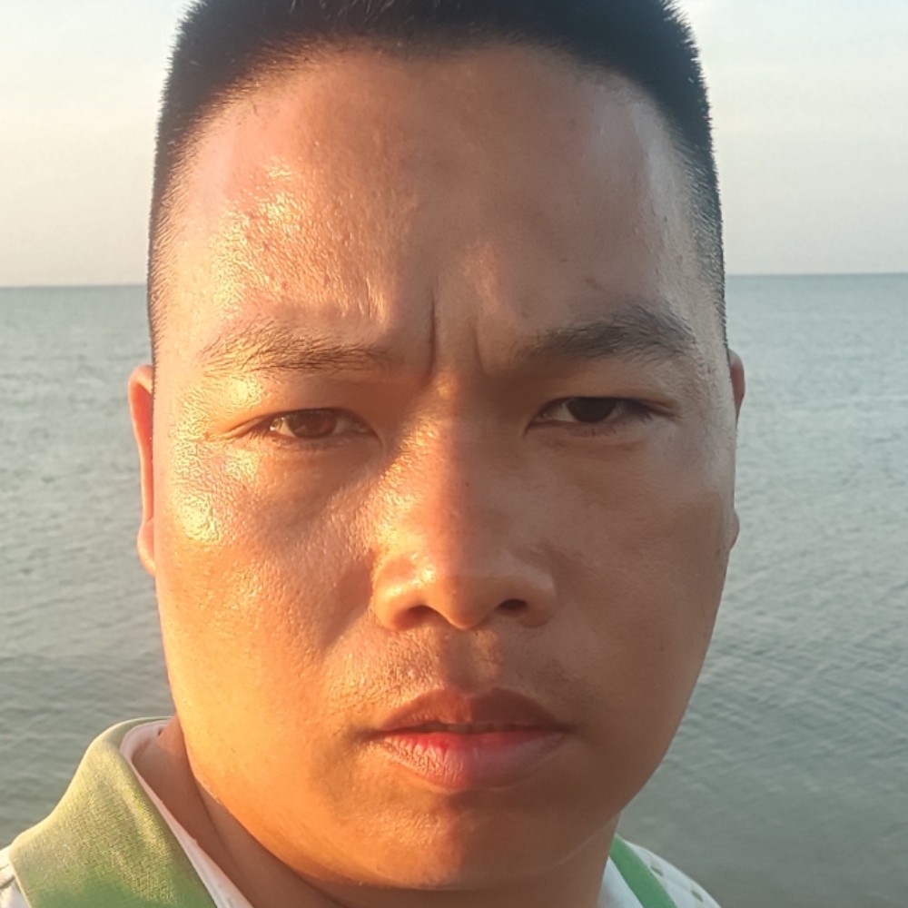 砖头倾心欣慰的照片