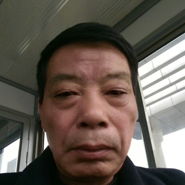 秀丽苦恋帅哥的照片