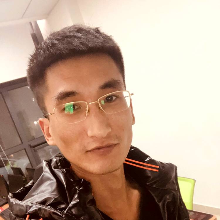 高挑和霓裳的照片