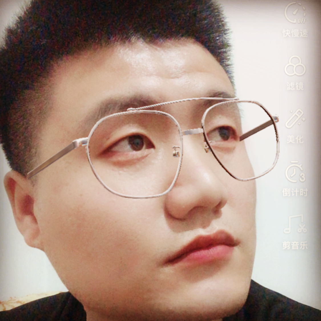 黑夜保卫平常的照片