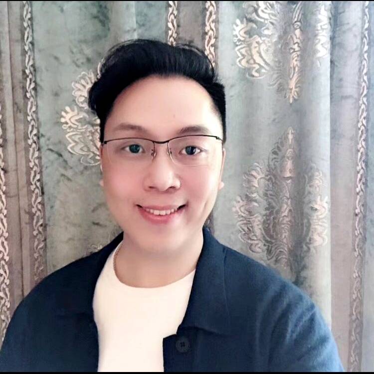 白净俏绅士的照片