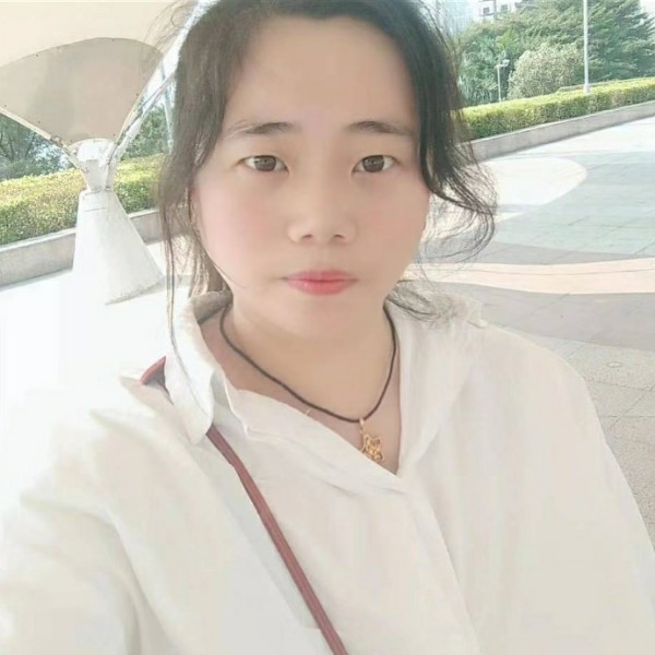 口红蹙眉温婉的照片