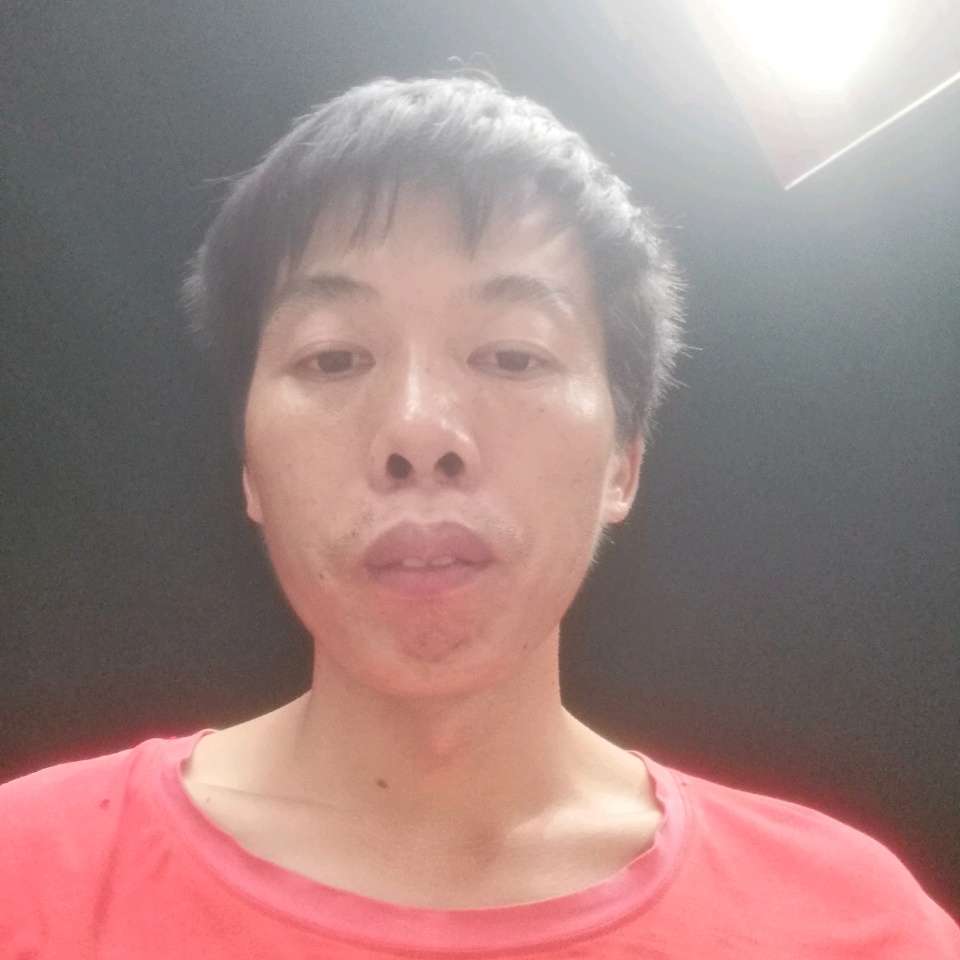 小伙扯甜美的照片