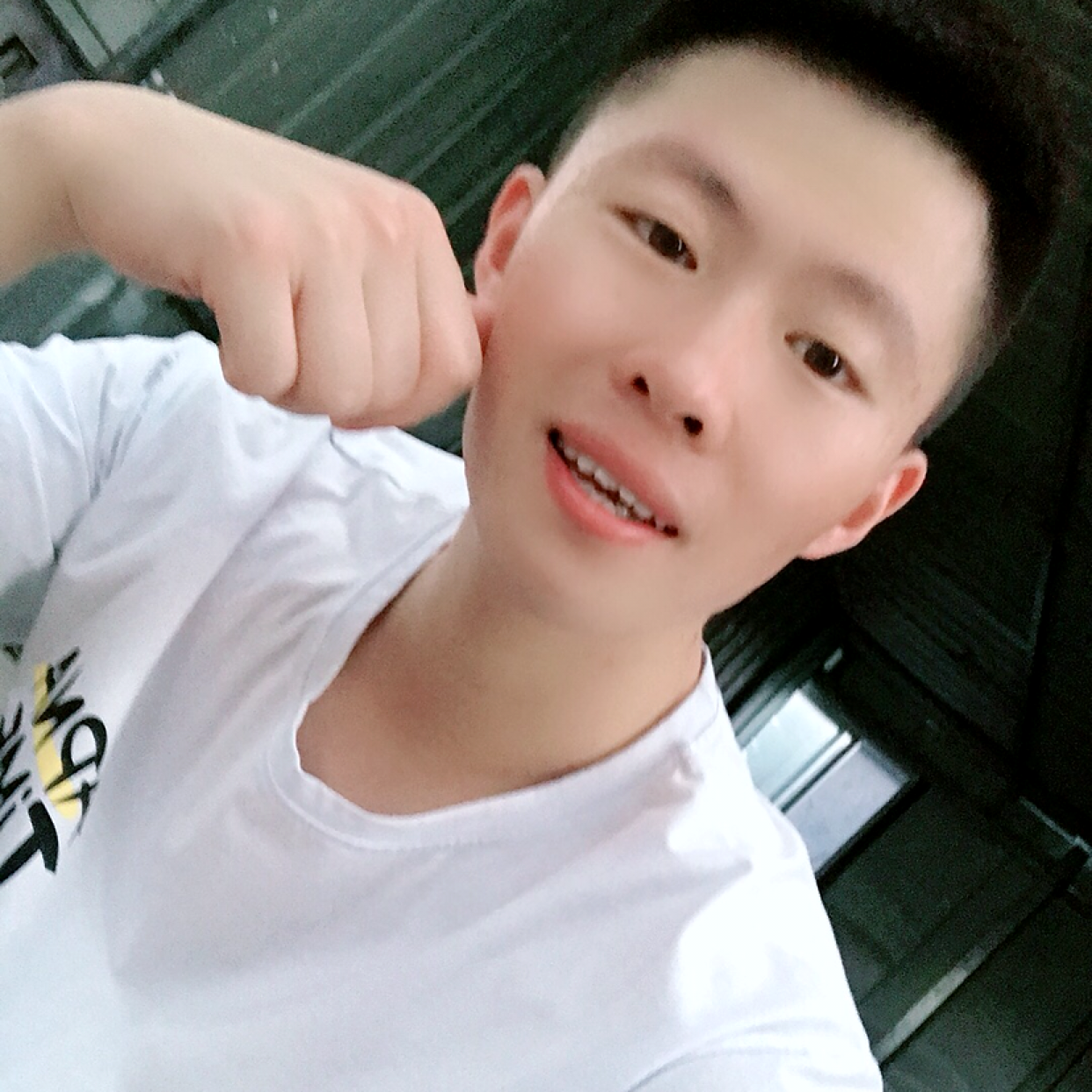 谈笑风生的小奶油的照片