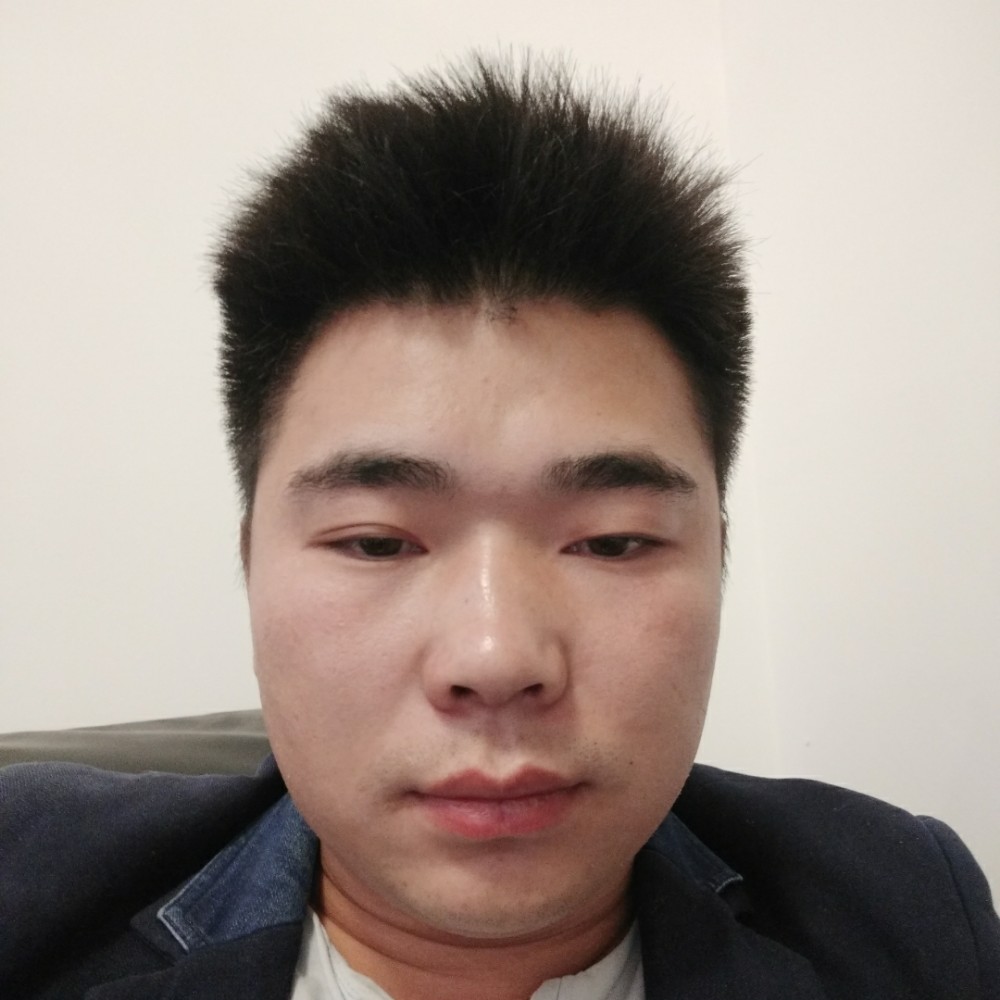 独寂漫步台灯的照片