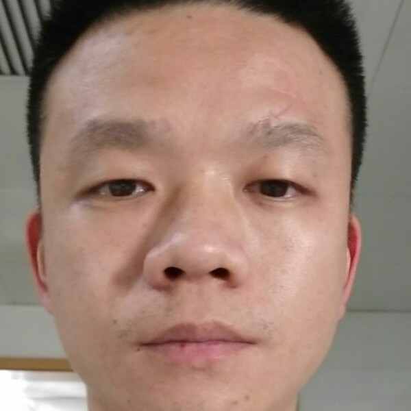 酷酷踢路灯的照片