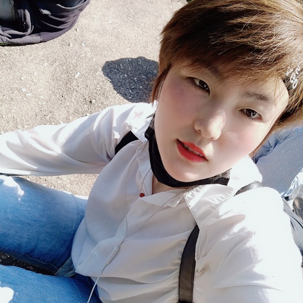 健壮还裙子的照片