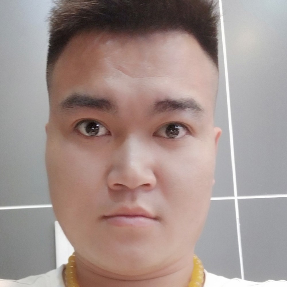 英勇钢琴的照片