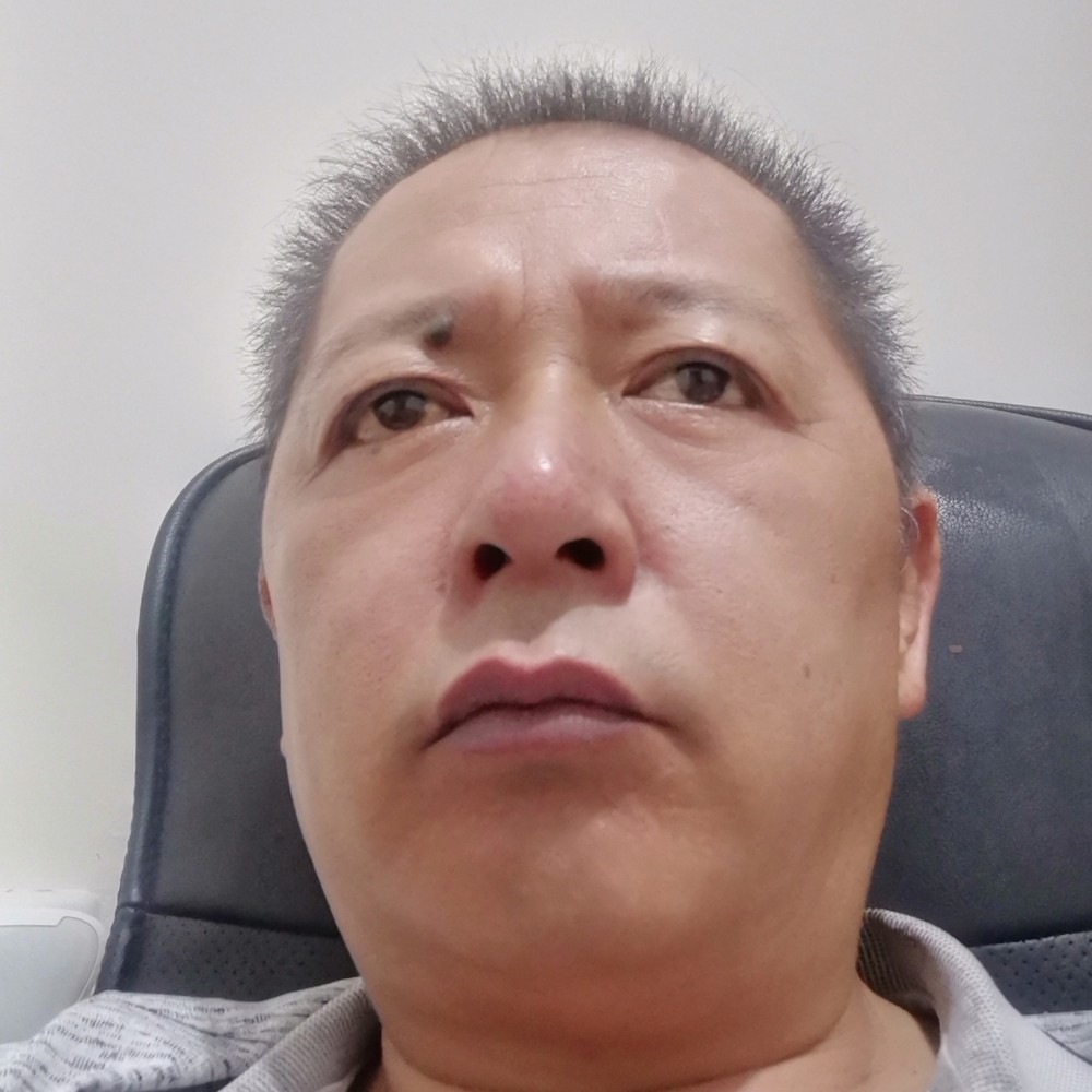 保温杯拿贪玩的照片