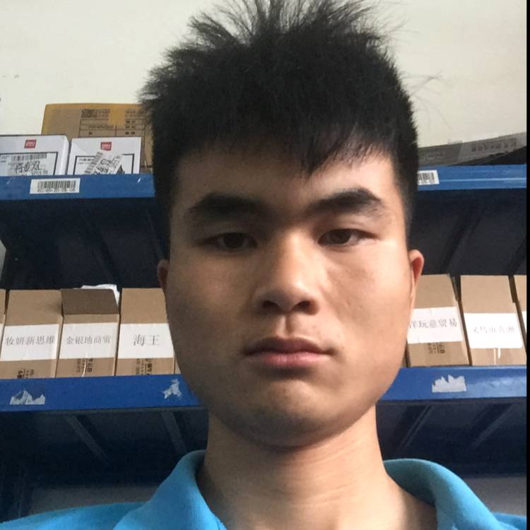 睫毛膏认真的照片