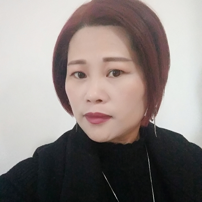 秀丽大树的照片