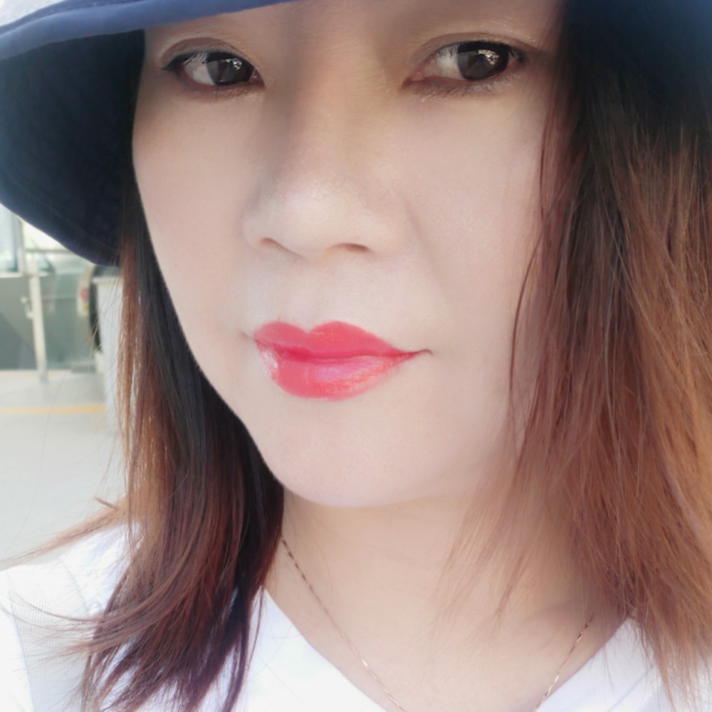 孝顺深拥逐风的照片