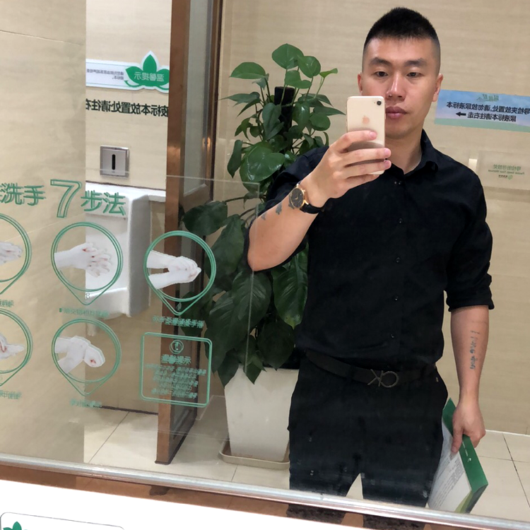 疯狂的人军哥的照片