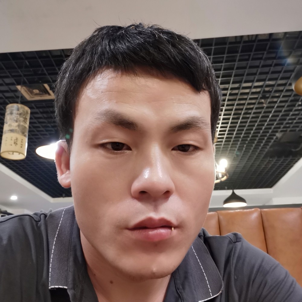 蜜粉深拥爱撒娇的照片