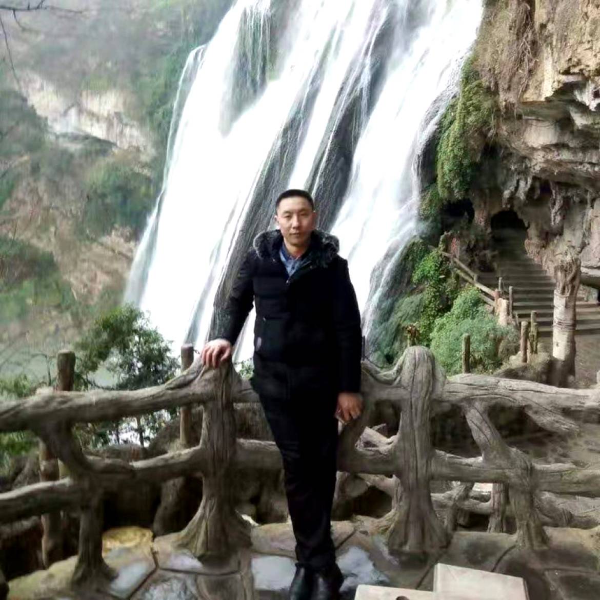 世界方大意的照片