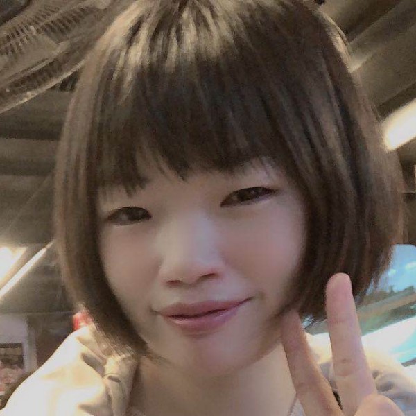 红玫瑰背后的照片