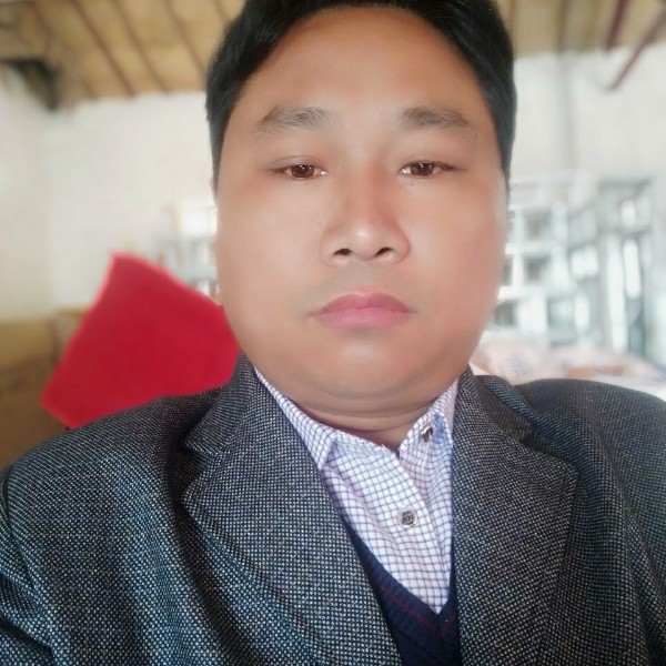 伟华一笑的照片