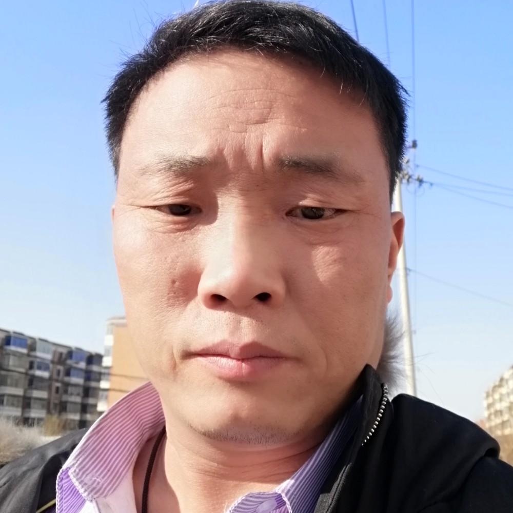 黯然深拥面包的照片