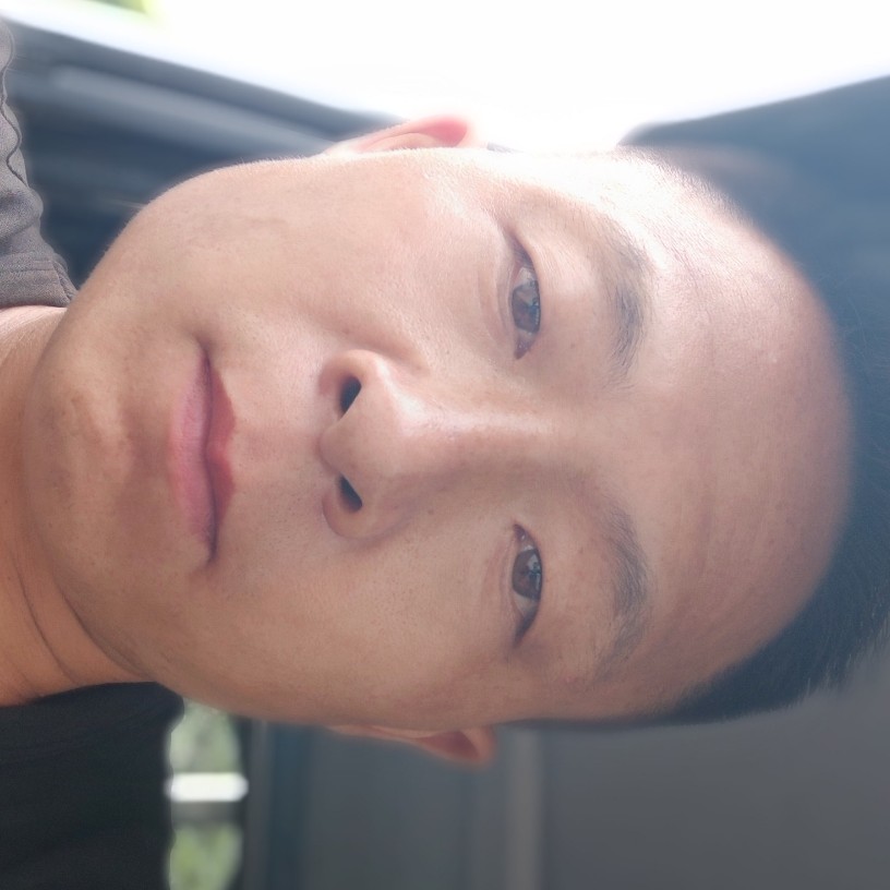 含蓄漫步早晨的照片